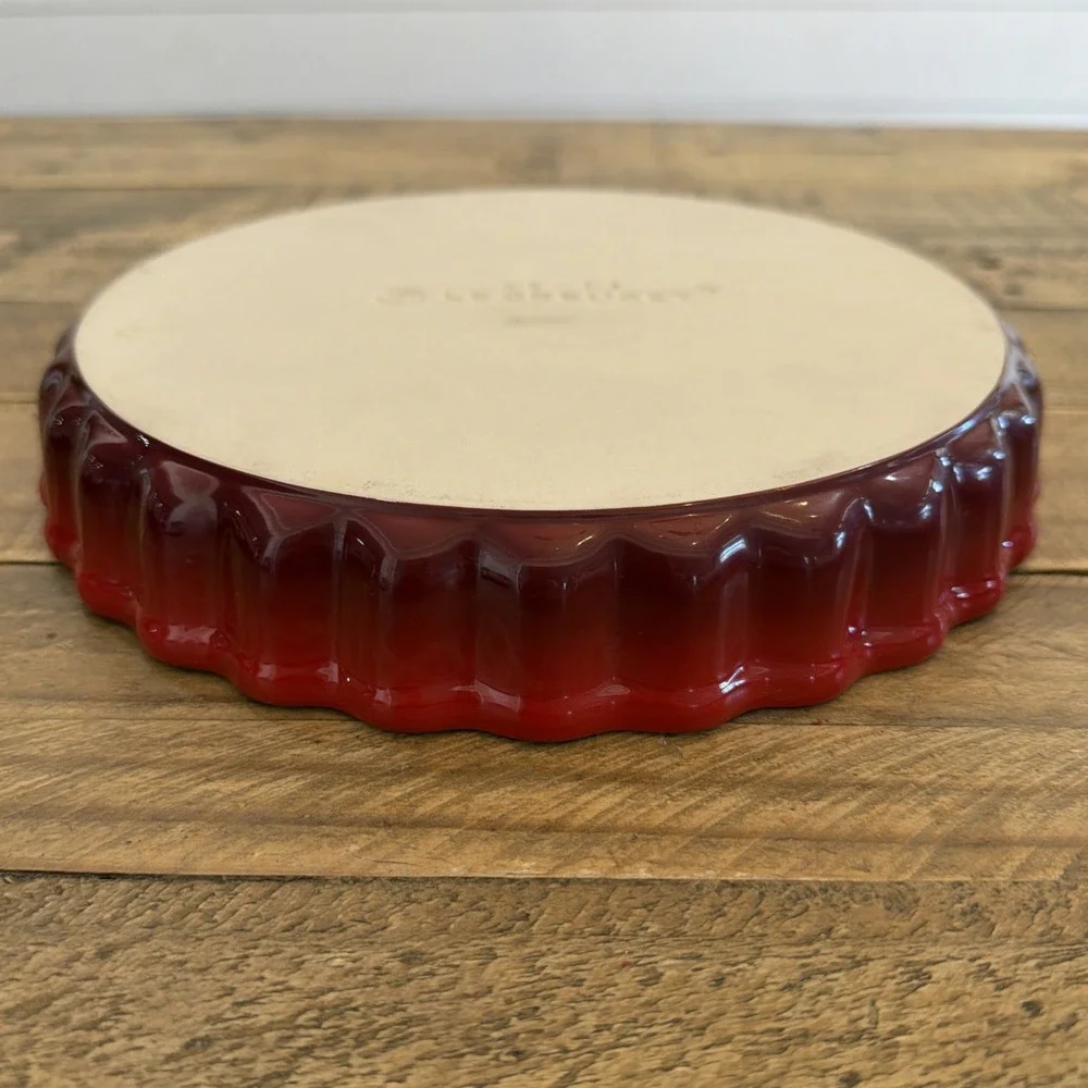 Le Creuset Stoneware Fluted Flan /Pie Baking Dish 10